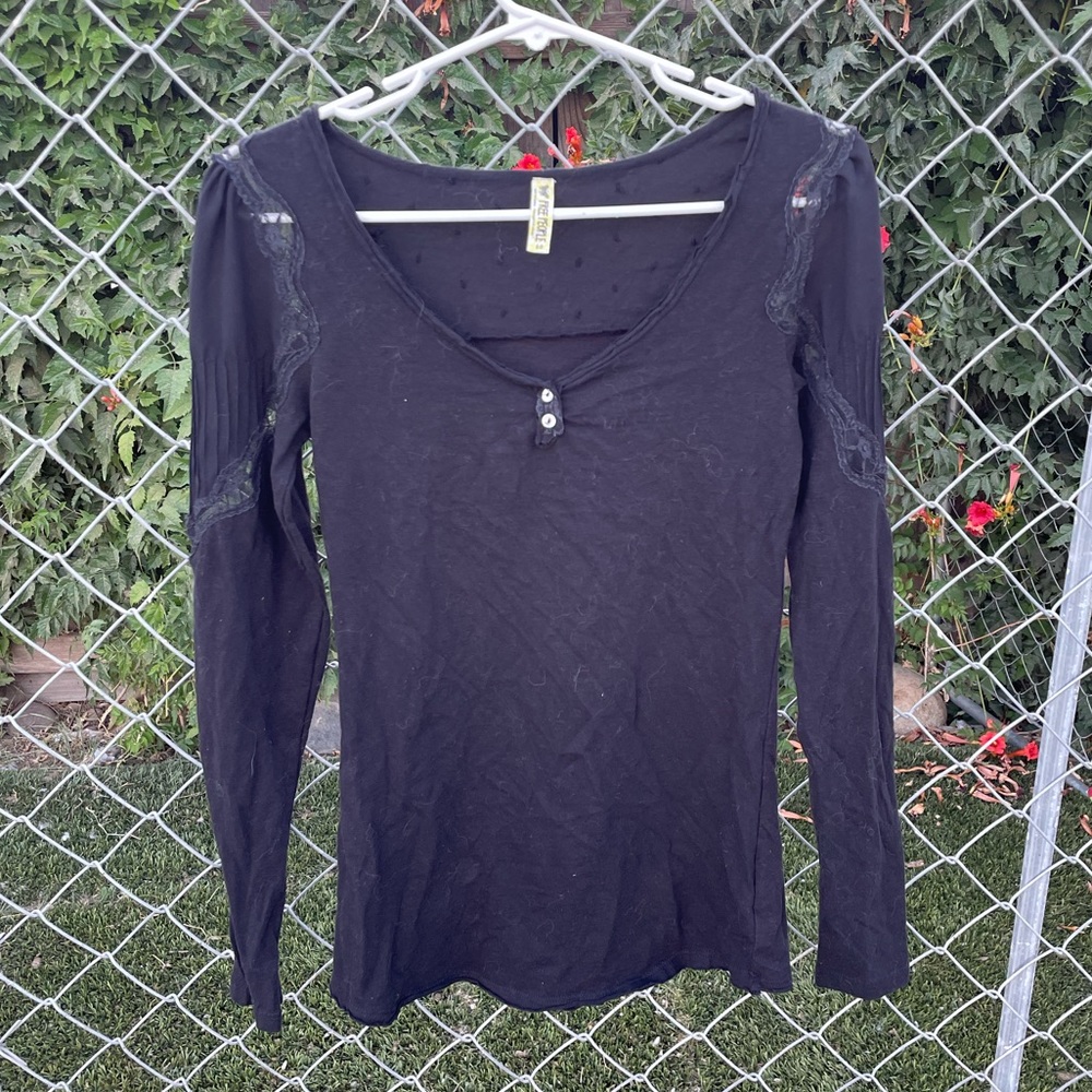 Free people Henley blouse puff sleeve detail too long sleeve size small
